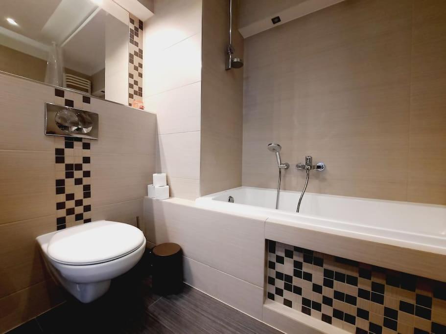 Apartament Z Podziemnym Parkingiem Ulica Wroclawska คราคูฟ ภายนอก รูปภาพ